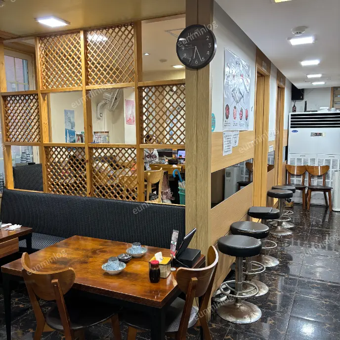 사당역 초와밥 내부