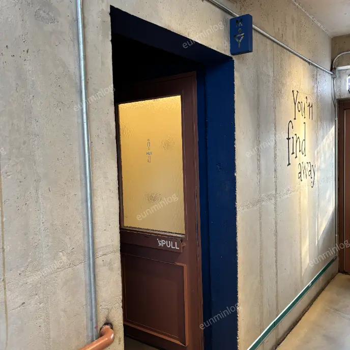 牙山市 新井湖 安樂咖啡館 男廁