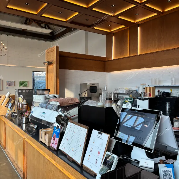 牙山市 新井湖 安樂咖啡館 櫃檯