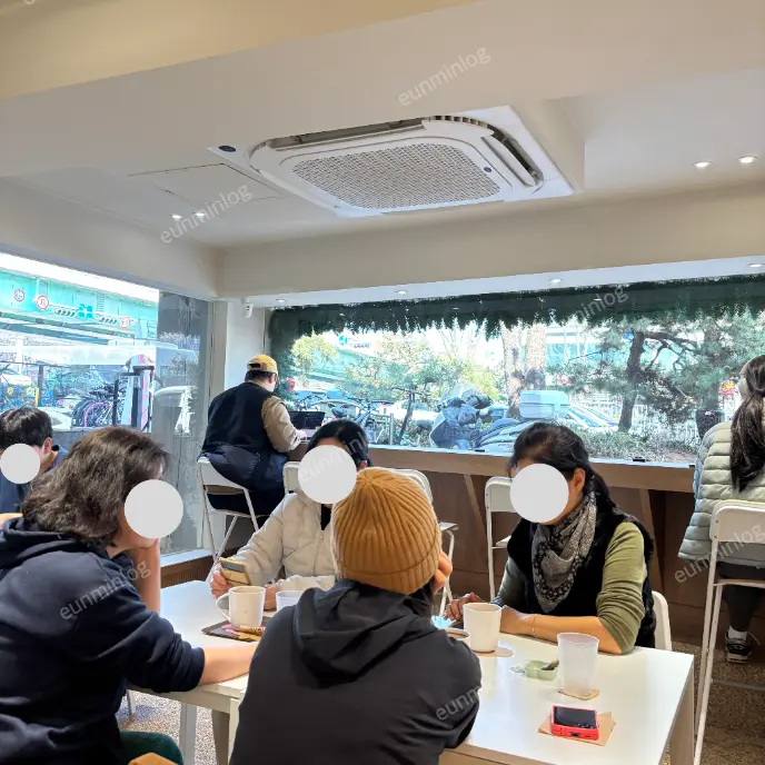 모란역 카페 작은 라온 내부