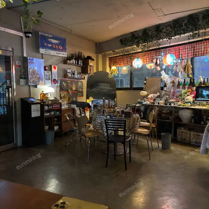 莫兰 居酒屋(日本式小酒馆)美食 非主流 店内合并桌供团体使用(可并桌)