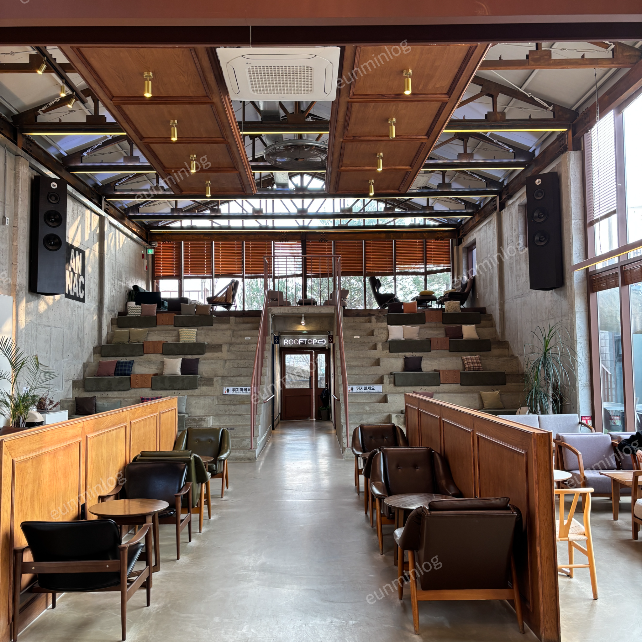 牙山 新井湖 安乐咖啡馆 内部空间