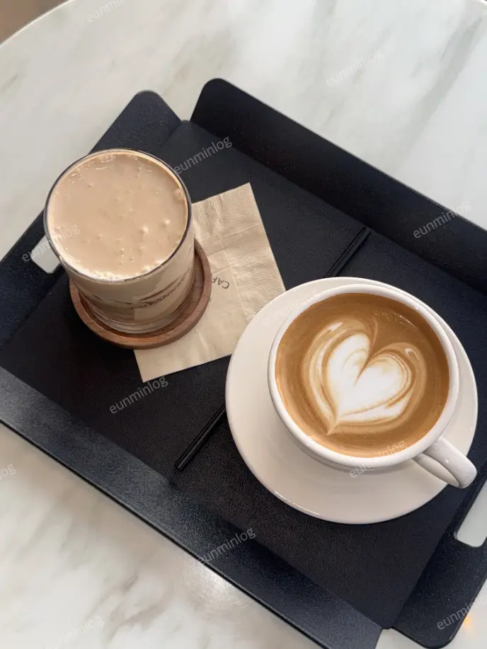 牙山 新井湖 安乐咖啡馆 奶油糖（butterscotch）拿铁与咖啡拿铁