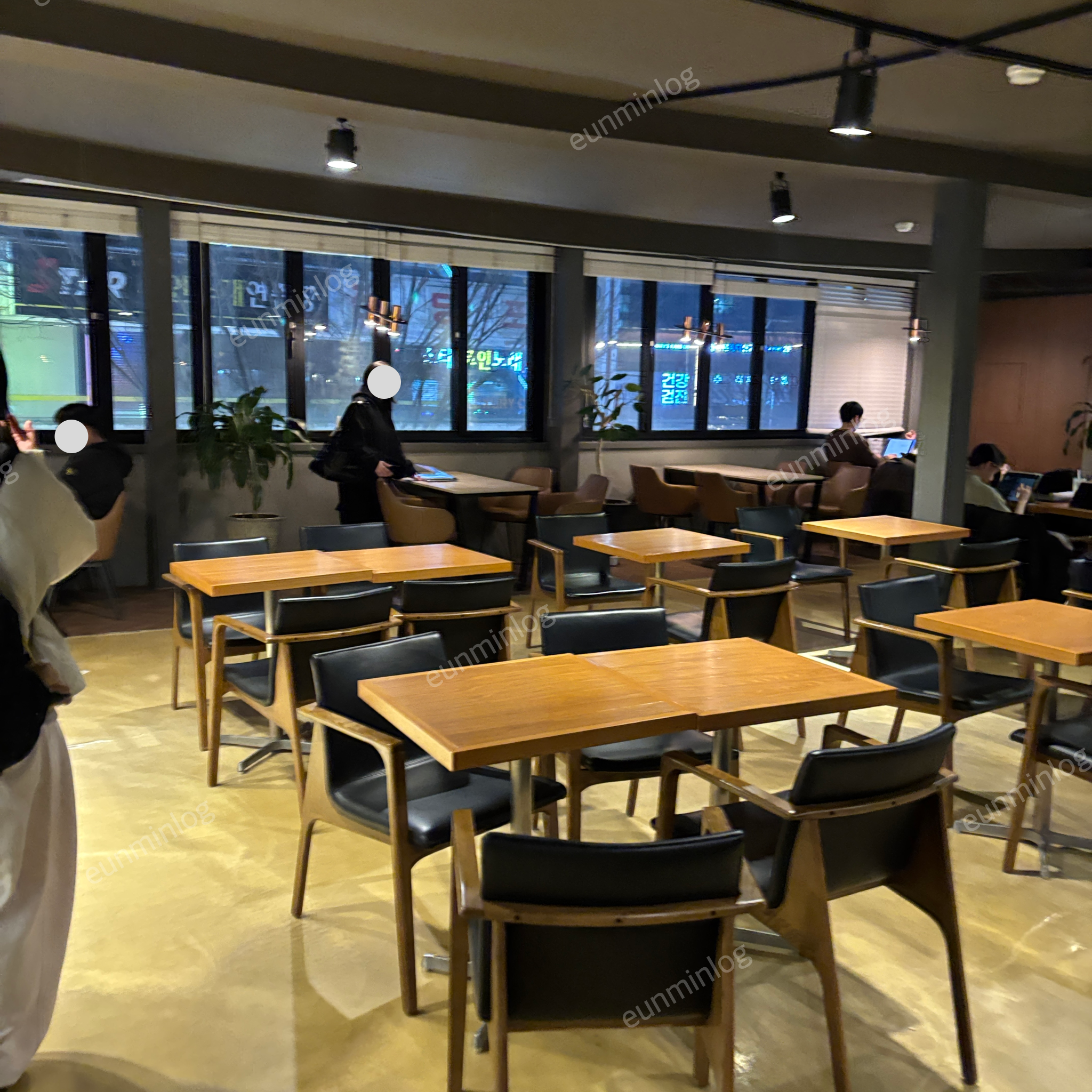 千户站 Bunjokka 蒂艾德咖啡 - 二楼店内空间