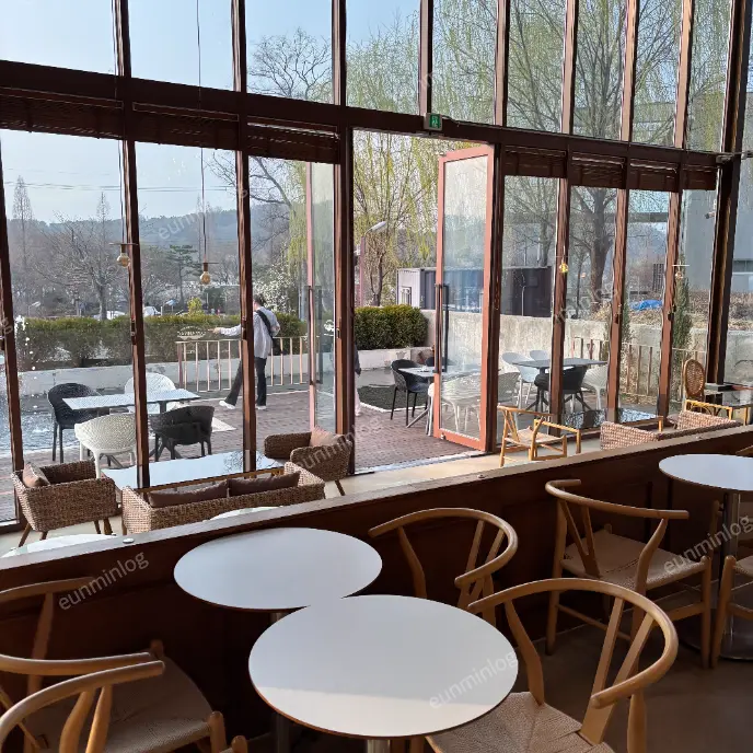 牙山市 新井湖 安樂咖啡館 裝飾性噴泉（景觀噴水）景觀