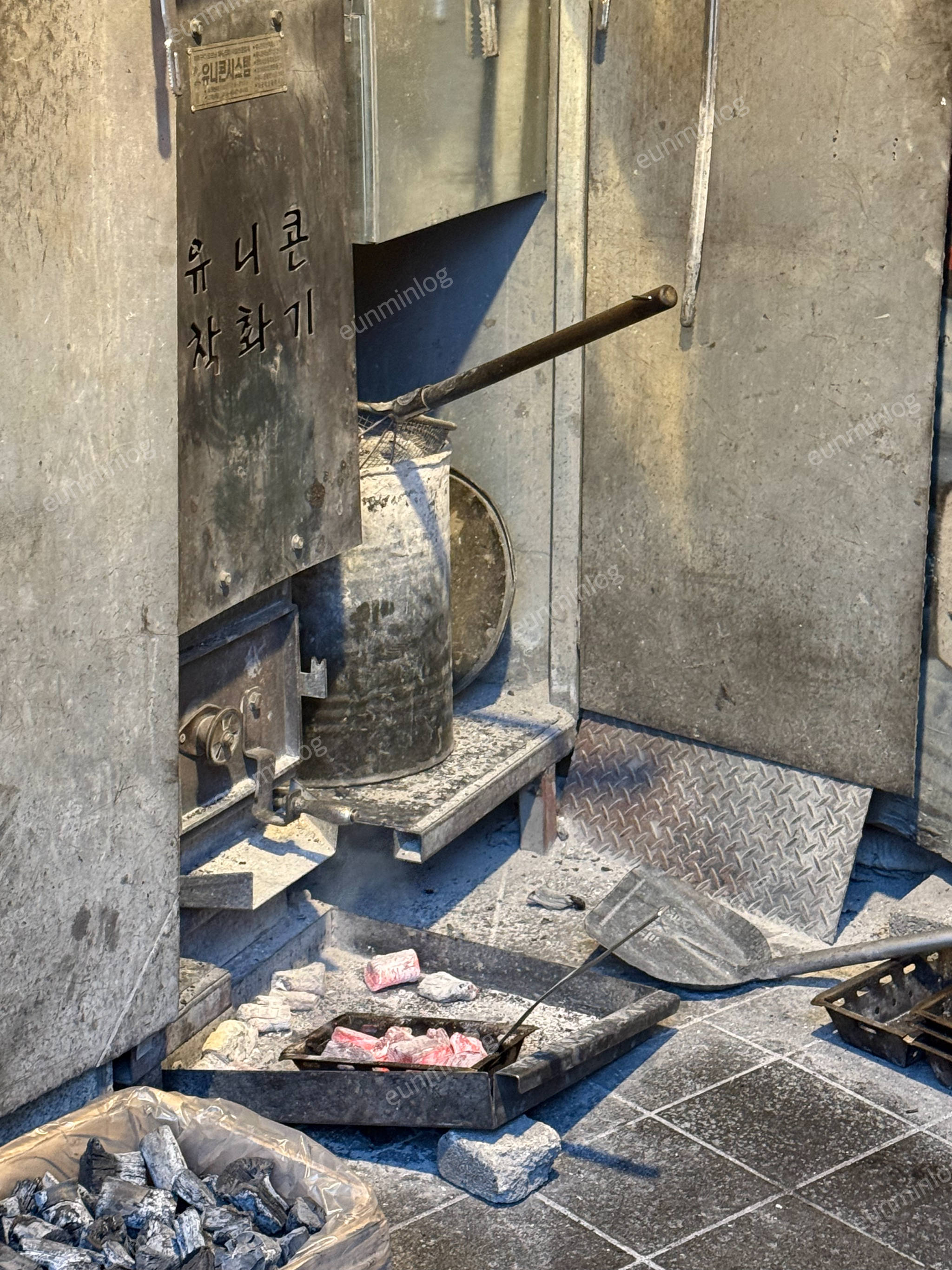 伊家羊肉串 吸烟区