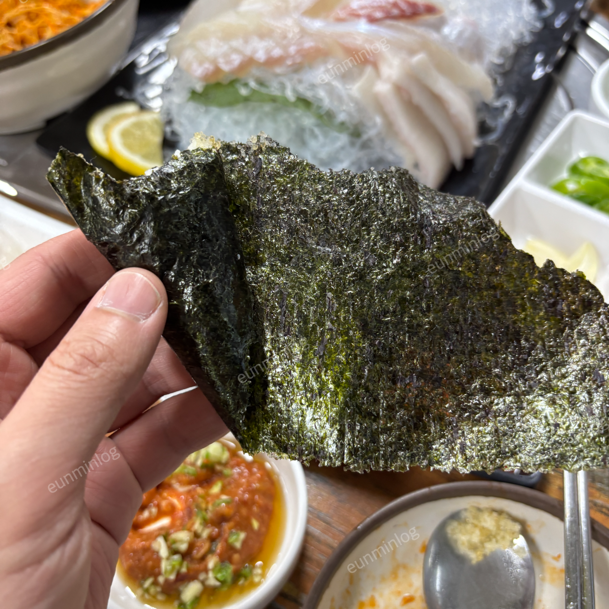 一口咬下的手卷