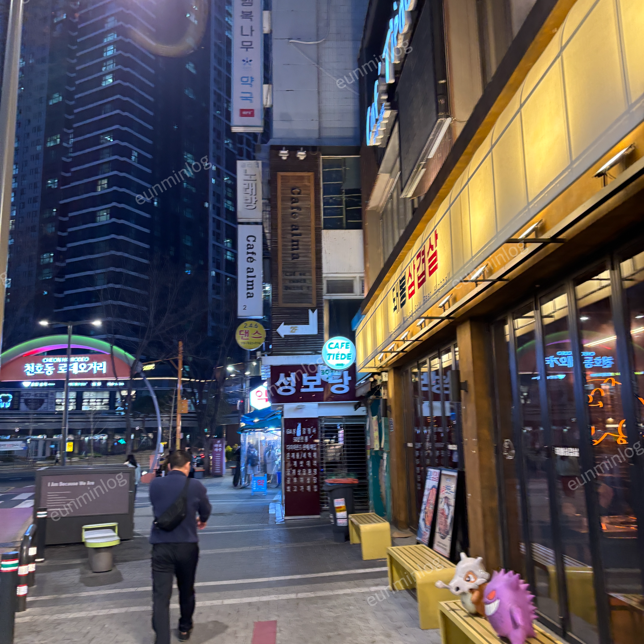 千户站 Bunjokka 蒂艾德咖啡 - 到店路线：Dwaebong Samgyeopsal店右侧小巷