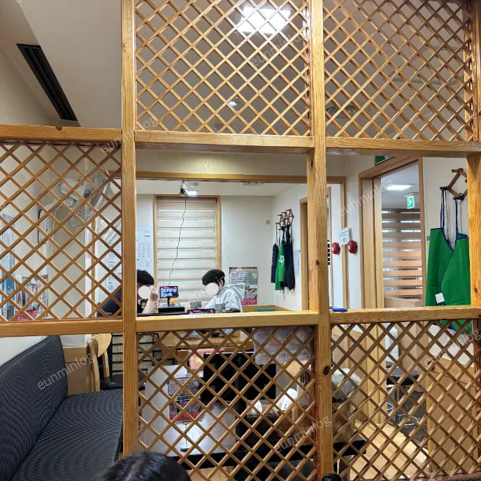 사당역 초와밥 내부