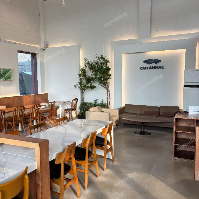 牙山市 新井湖 安樂咖啡館 團體座位／多人桌