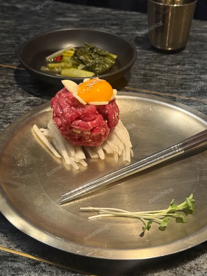 倉庫43 江南店 육회（韩国式生牛肉/牛肉塔塔）