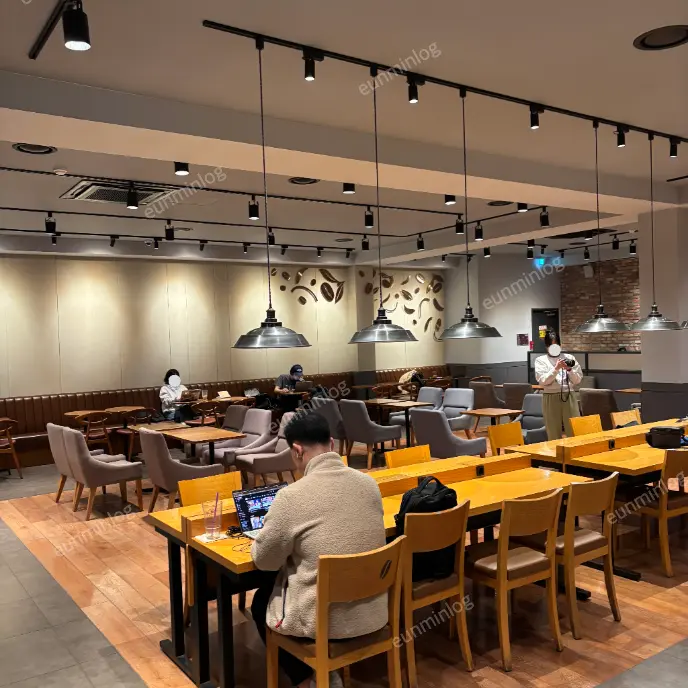 Coffee Bean 水原松竹DT店 3樓適合讀書的座位