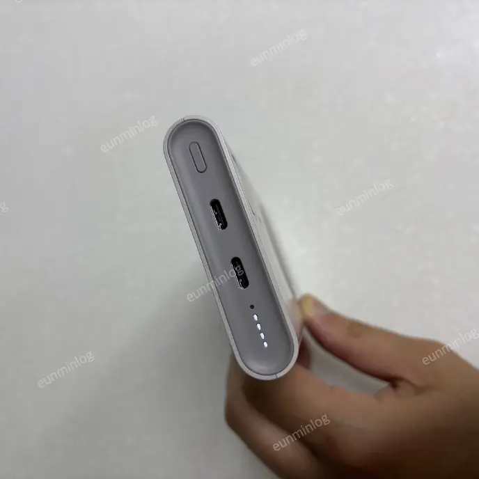 삼성 보조배터리 10000mAh 외관 배터리 인디케이터