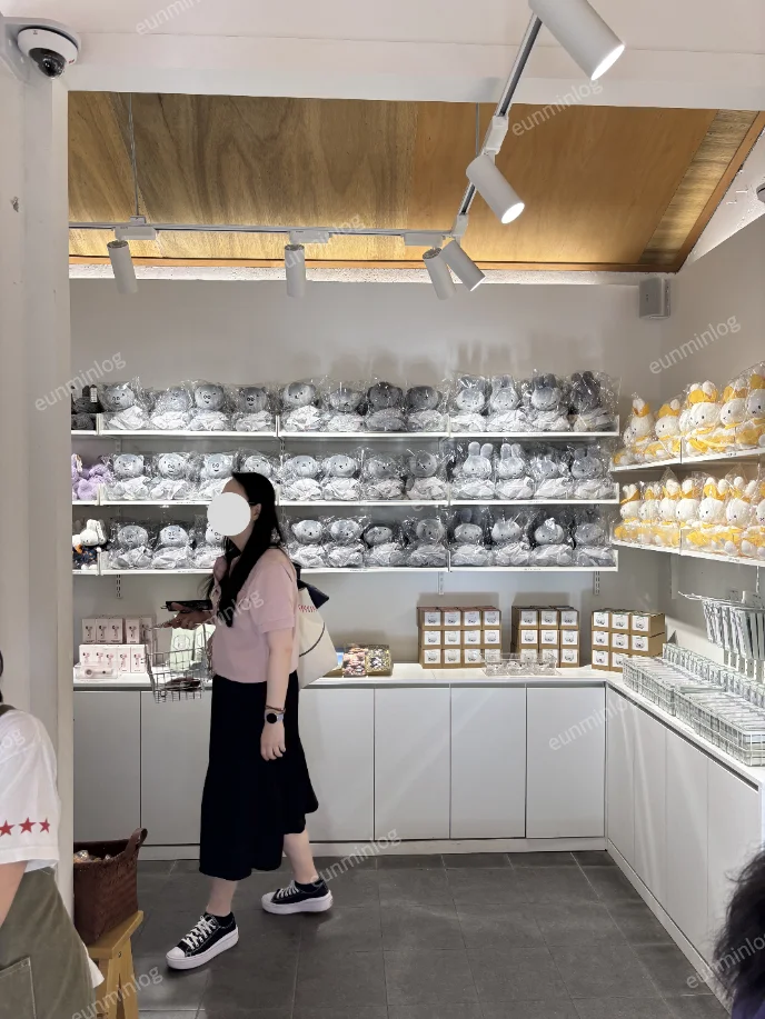경주 미피스토어 본관 매장 내부