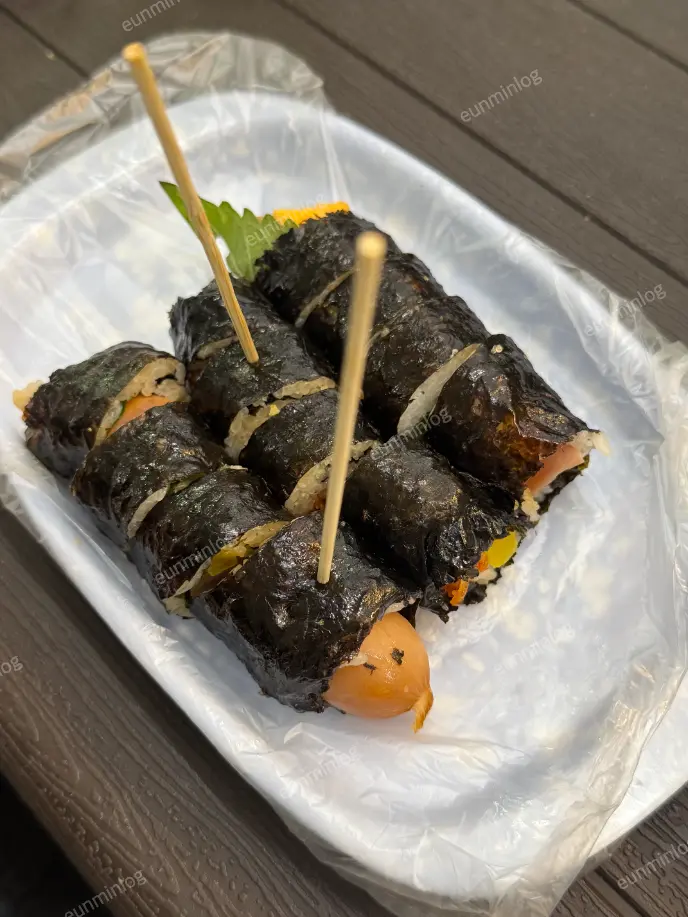 마리김밥 비엔나 소세지 김밥, 진미채 김밥, 치즈 날치알 김밥