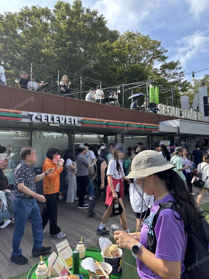 남산 정상 편의점 혼잡도