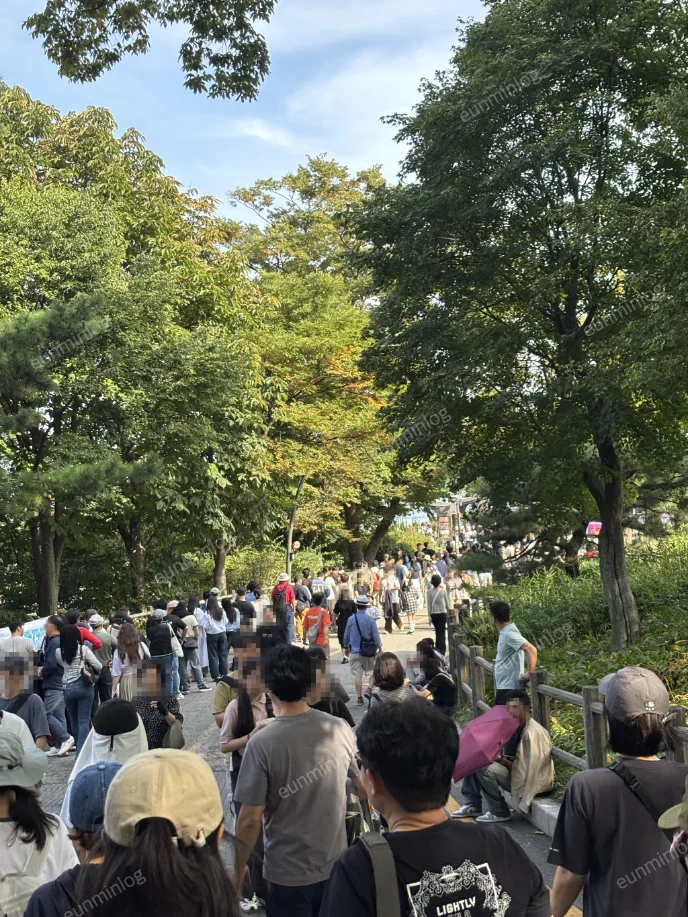 남산서울타워 정류장의 순환버스 대기줄