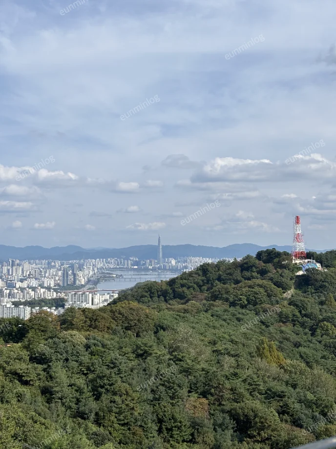 남산에서 바라본 잠실 롯데월드타워 방향 전경