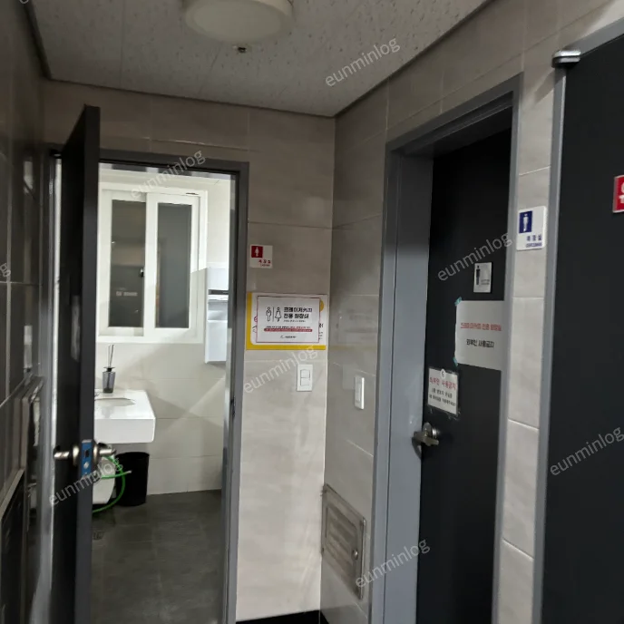 크레이저커피 매장 밖 남녀 구분 화장실