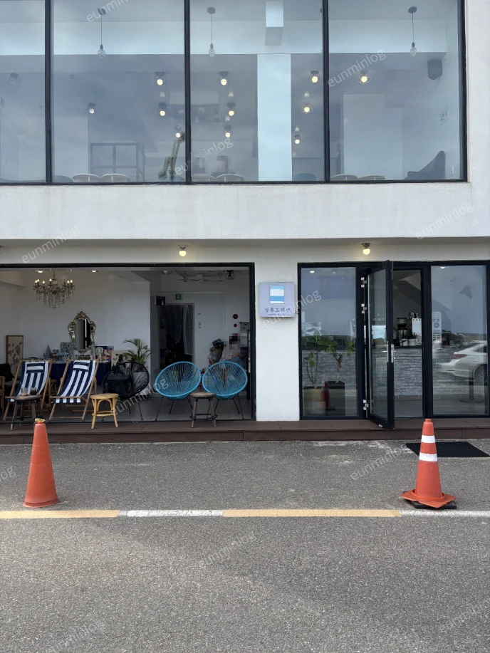속초 살롱드해변 카페 외관 정면