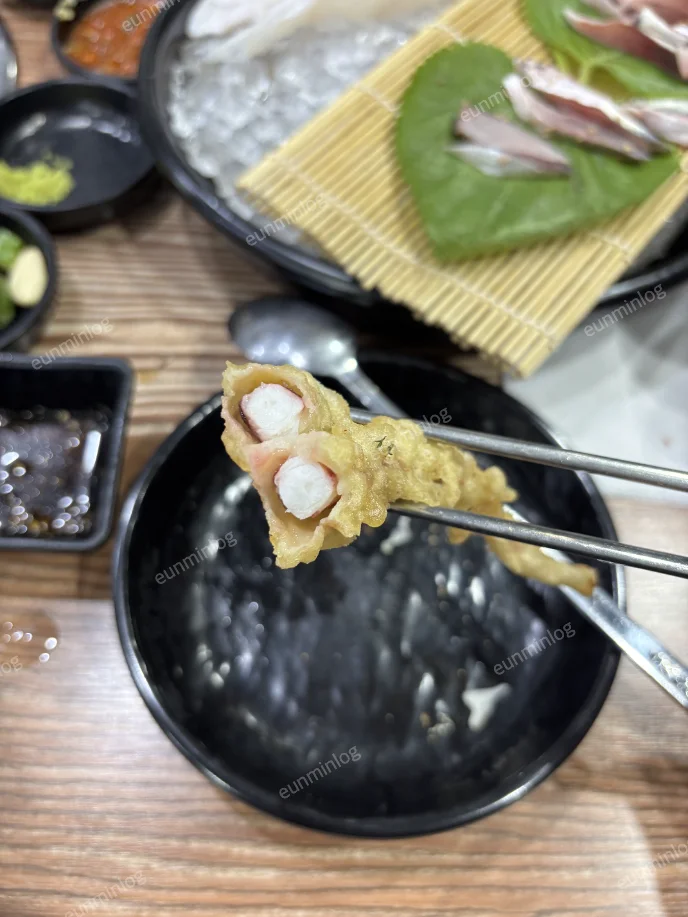 우리동네수산시장 바삭한 튀김옷과 통통한 오징어 살