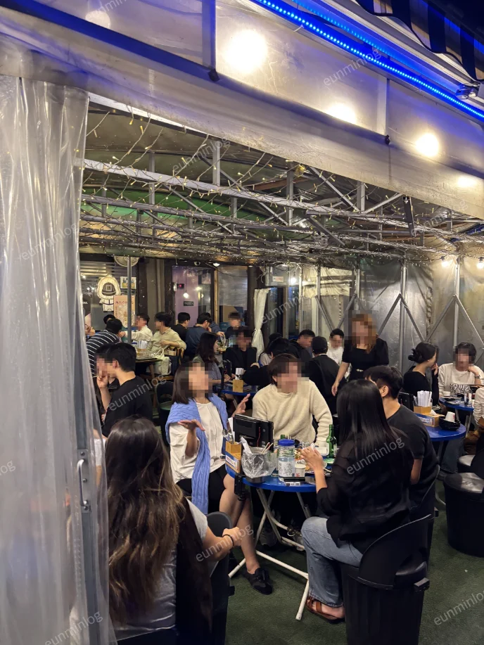 강남 456포차의 실내 야장 포차 공간