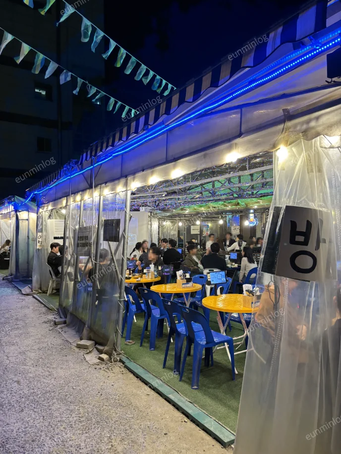 강남 456포차의 실내 야장 포차 공간